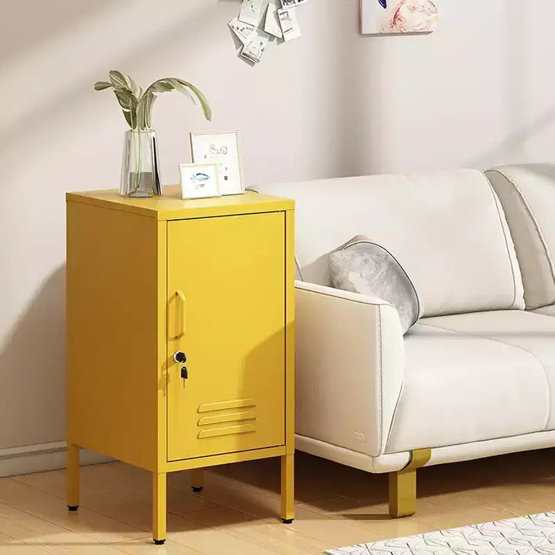 Table d'appoint métallique verrouillable avec porte unique, 2 étagères réglables, Armoire de rangement moderne et minimaliste pour chambre et salon, Rose