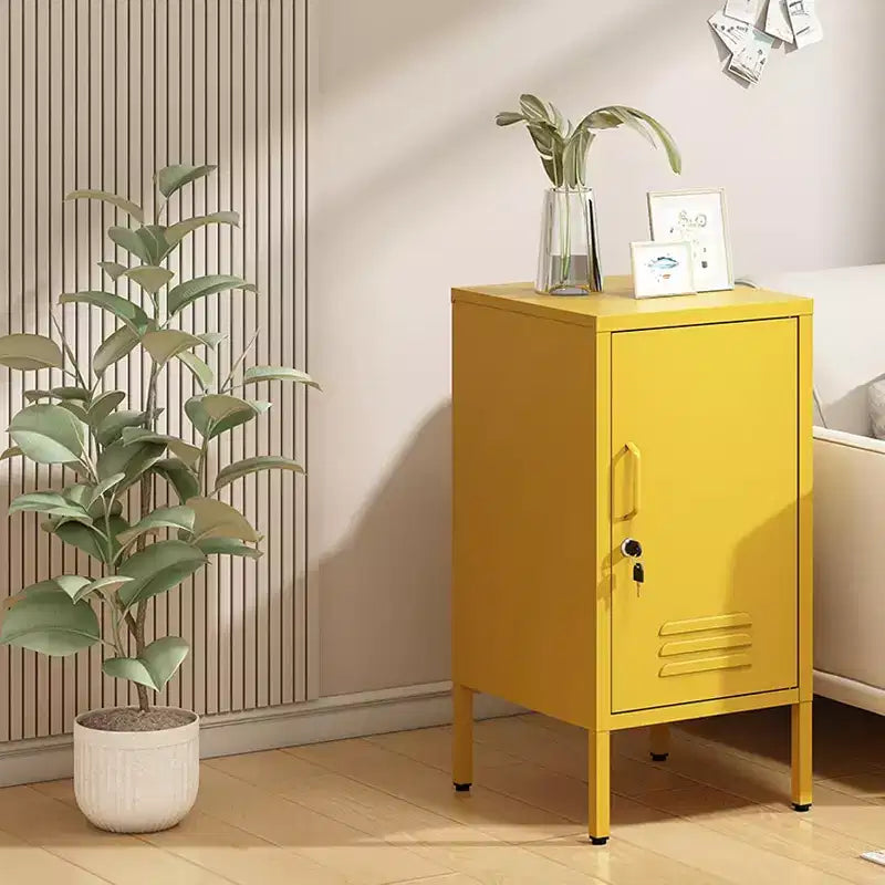 Table d'appoint métallique verrouillable avec porte unique, 2 étagères réglables, Armoire de rangement moderne et minimaliste pour chambre et salon, Rose
